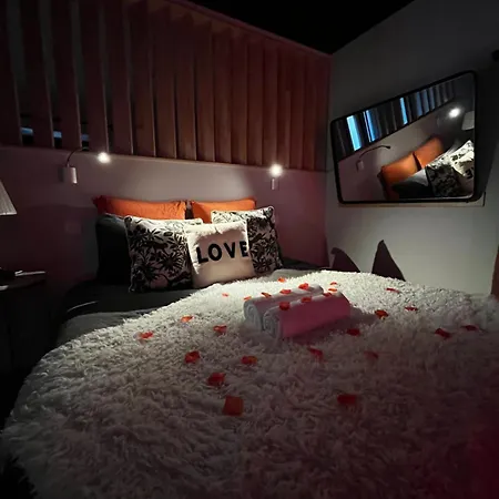 Love Room - Parenthese Romantique Avec Spa Prive Le Perrier Exterior photo